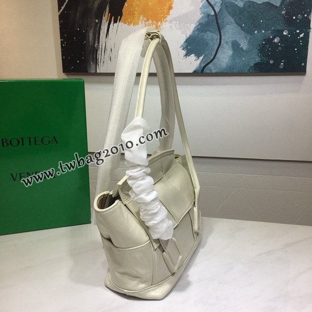 Bottega veneta高端女包 96009s小號 寶緹嘉Arco33油蠟牛皮包 BV經典款蝙蝠包手提包  gxz1239